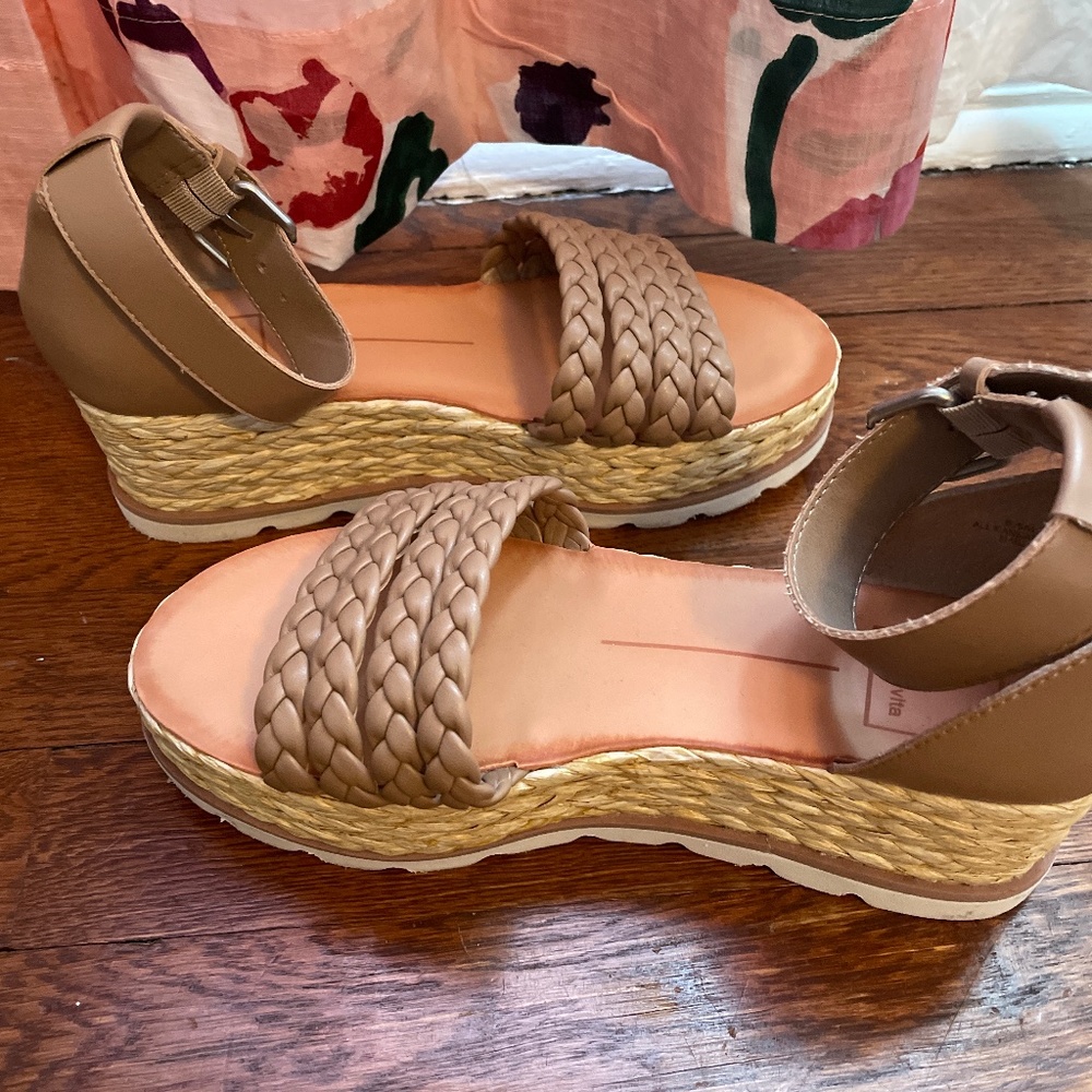 Dolce Vita Platform Sandal Size 6.5